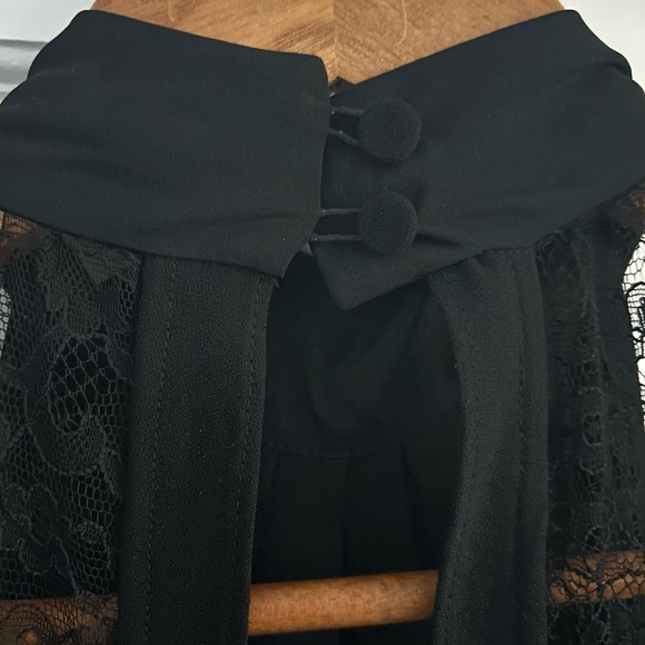 AUTHENTIC NWT. alice + olivia  Black sleeveless blouse with back detail . - Picture 7 of 9